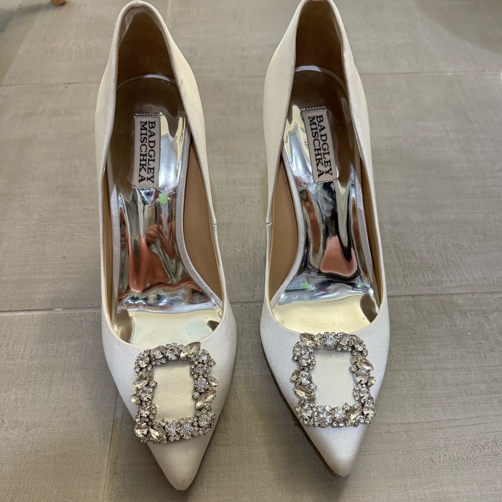 Badgley Mischka Cher Pumps- white size 9
